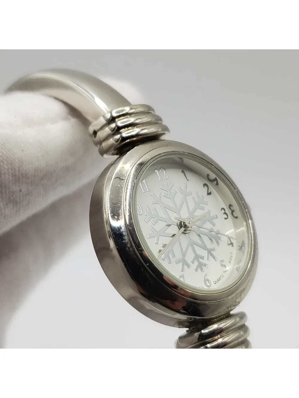 Snowflake Dial Quartz Cuff Band Watch Women 25mm Silver Tone New Battery